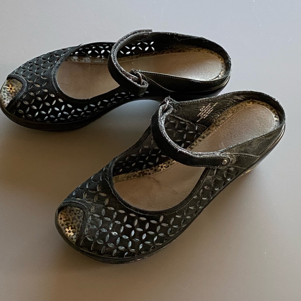 Jambu black Journey women’s sandals in size 9-1/2 & in great condition